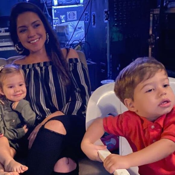 Filha de Michel Teló e Thais Fersoza, Melinda surpreendeu a mãe pela forma a qual chamou o irmão: 'Michel!'