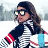 Anitta vem desfilando looks grifados na neve