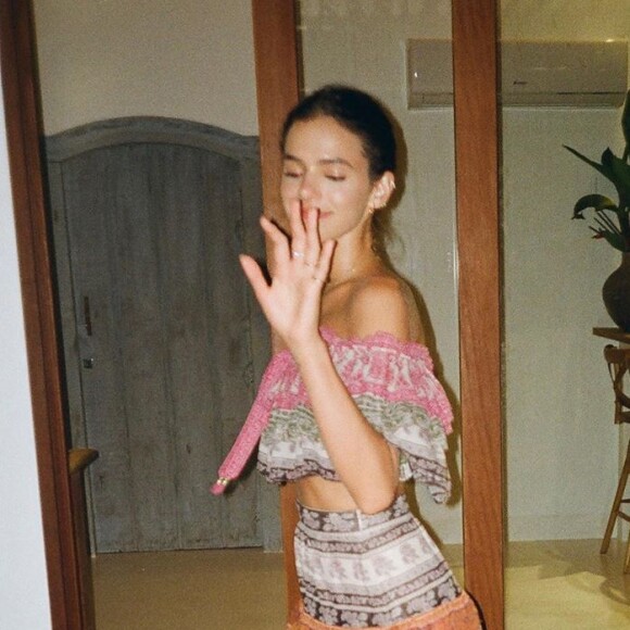 Bruna Marquezine mostrou que é fashionista até mesmo em dias de folga