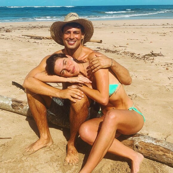 Mariana Goldfarb e Cauã Reymond, na ocasião do casamento, não divulgaram fotos da cerimônia