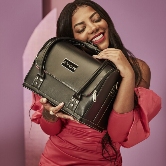 Batom para inspirar! Você pode ficar diva como a Ludmilla e ainda ganhar uma maleta de maquiagens, um dos brindes da promoção Hit & Make