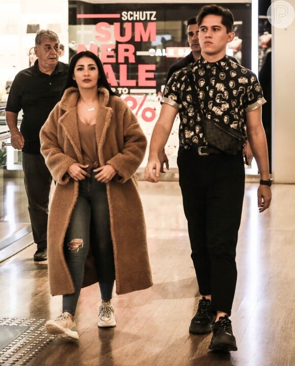 Simaria, da dupla com Simone, foi fotografada em shopping do Rio de Janeiro nesta terça-feira, 28 de janeiro de 2020