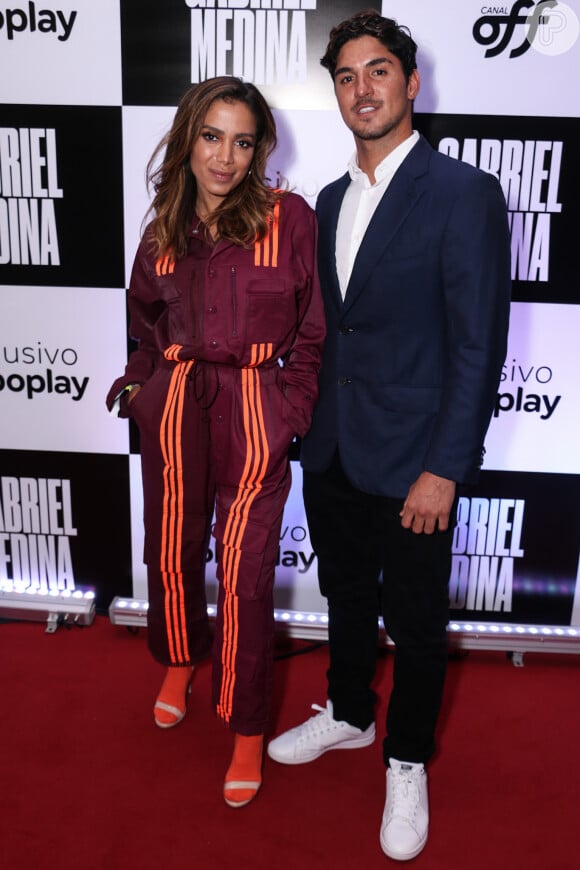 Anitta usou macacão da coleção Ivy Park em parceria com a Adidas para assistir filme inspirado em Gabriel Medina nos cinemas
