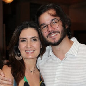 Look de Fátima Bernardes chamou atenção em foto com namorado, Túlio Gadêlha, neste sábado, 1 de fevereiro de 2020