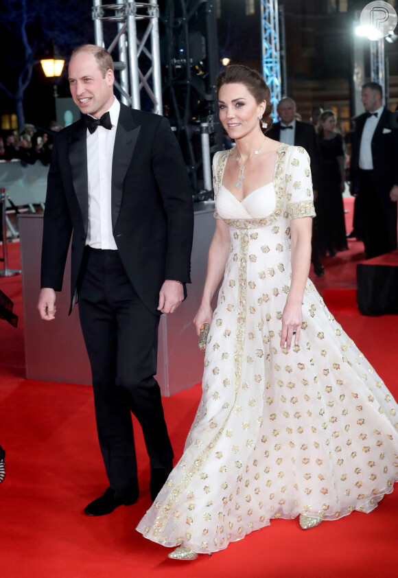 Famosas no BAFTA: Kate Middleton aposta em vestido fluido neste domingo, dia 02 de janeiro de 2020