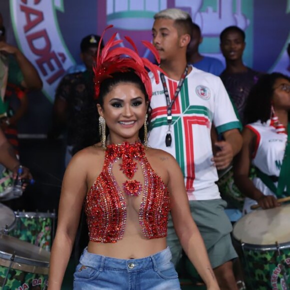 Mileide Mihaile sambou muito no ensaio na quadra da Acadêmicos do Grande Rio