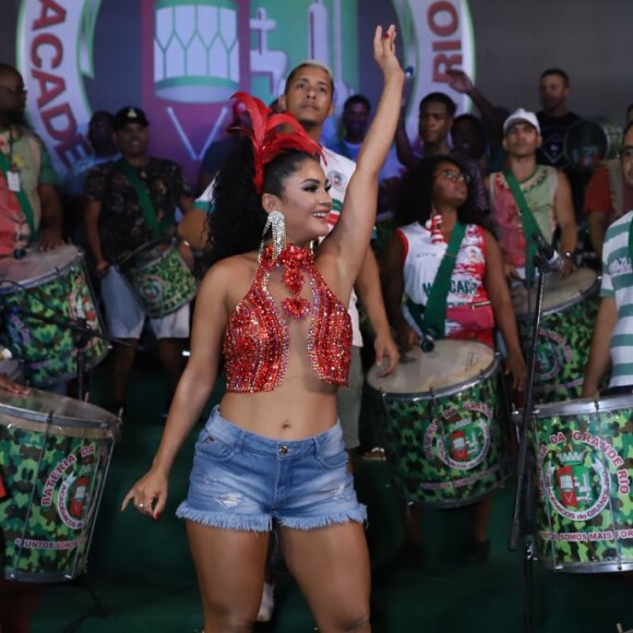 Mileide Mihaile esteve no ensaio de Carnaval na quadra da Acadêmicos do Grande Rio