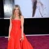Jennifer Aniston diz que escolheu vestido Valentino para o Oscar 2013 porque era 'fácil de fazer xixi', em 24 de fevereiro de 2013