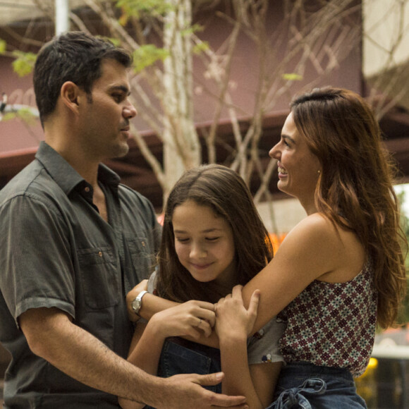 Na novela 'Amor de Mãe', Leila (Arieta Corrêa) e Magno (Juliano Cazarré) resolvem dar um irmão para Brenda (Clara Galinari) visando a cura da menina no capítulo de terça-feira, 18 de fevereiro de 2020