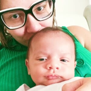 Filho de Marília Mendonça usa body listrado neste sábado, dia 08 de fevereiro de 2020