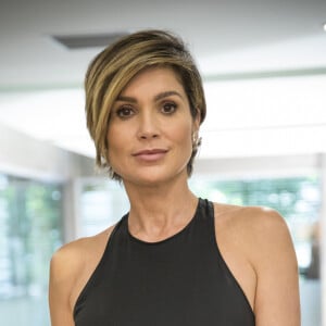 Na novela 'Salve-se Quem Puder', Luna/Fiona (Juliana Paiva) se espanta ao saber que Helena (Flávia Alessandra) é mãe de Téo (Felipe Simas) no capítulo de quarta-feira, 19 de fevereiro de 2020