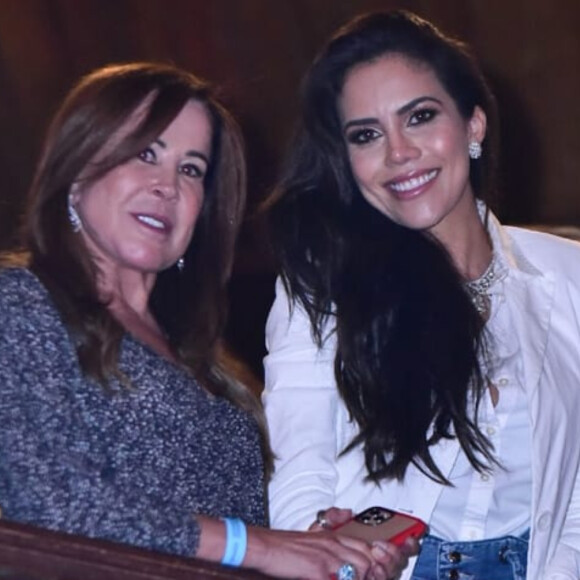 Solteira, Zilu curte gravação do DVD de Simone e Simaria em São Paulo, nesta quarta-feira, 12 de fevereiro de 2020