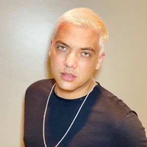 Wesley Safadão mudou o visual e apareceu com cabelo loiro platinado