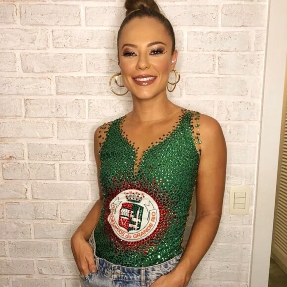 Paolla Oliveira indicou que não deve usar o cabelo solto no desfile da Sapucaí