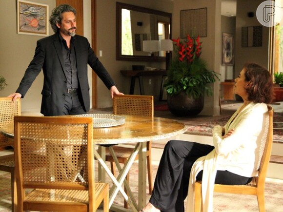 José Alfredo (Alexandre Nero) afirma para Maria Marta (Lilia Cabral) que vai assumir a paternidade de Cristina (Leandra leal) caso o teste de DNA seja positivo, em 'Império'