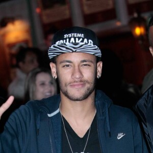 Neymar já havia posado com a apresentadora alemã no Valentine's Day