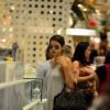 Bruna Marquezine ousa no vestido para passear com a mãe, Dona Neide, em shopping no Rio de Janeiro
