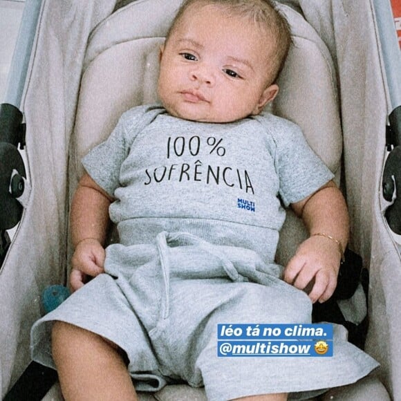 Filho de Marília Mendonça, Léo usou look com frase de sofrência