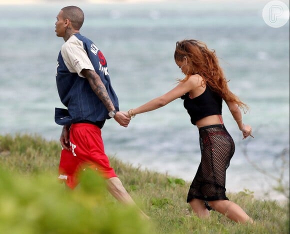 Chris Brown e Rihanna vão embora de mãos dadas