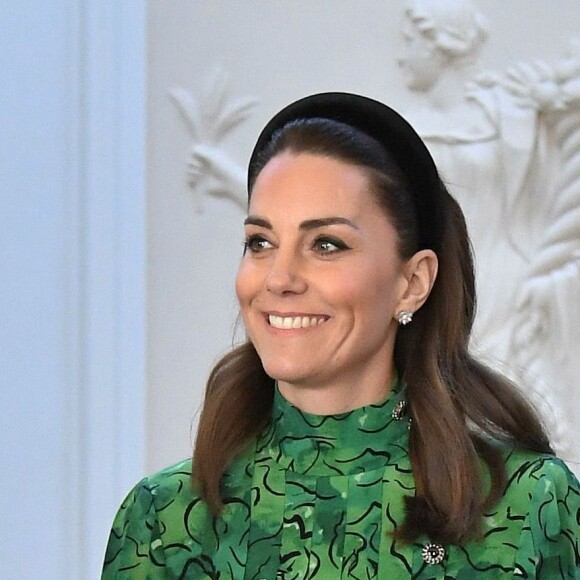 Kate Middleton está na Irlanda com o marido, Príncipe William, e surgiu com looks elegantes