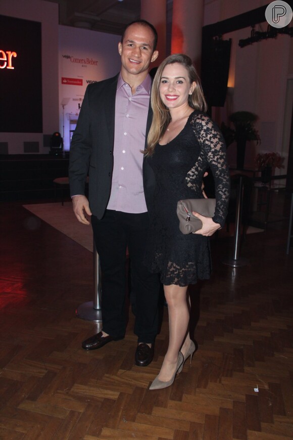 Junior Cigano e Isadora Santos prestigiam o prêmio 'Veja Rio Comer & Beber 2014' na noite do dia 23 de outubro de 2014, no Hotel Copacabana Palace, no Rio de Janeiro