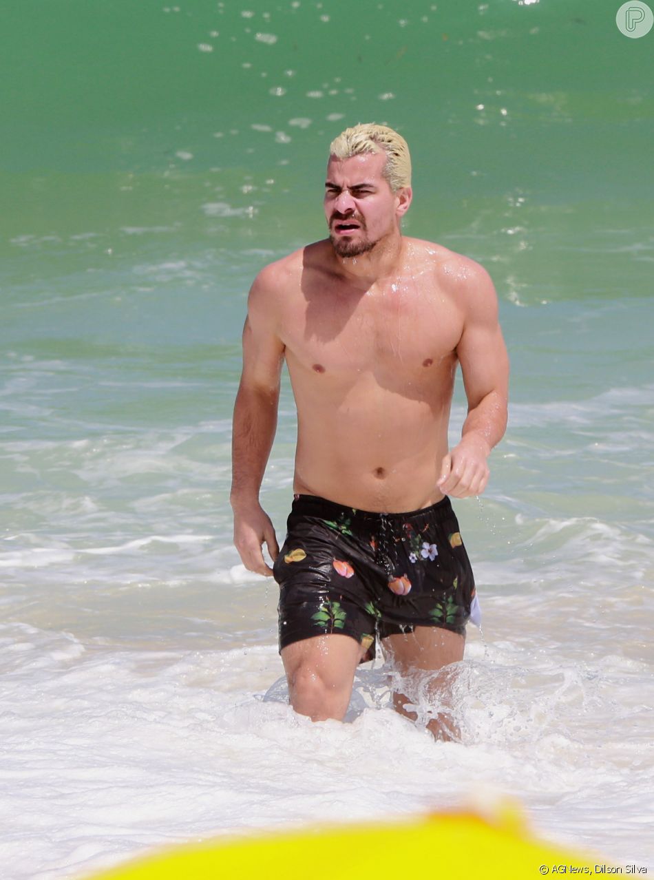 Thiago Martins Curtiu Folga Da Novela Amor De Mae Em Dia Na Praia Com A Namorada Talita Nogueira Purepeople