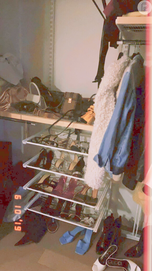 Marina Ruy Barbosa mostra closet e quantidades de sapatos impressionam em nova casa, em Los Angeles, nos Estados Unidos