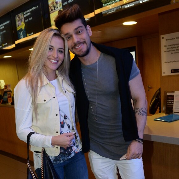 Noiva de Lucas Lucco, Lorena Carvalho foi surpreendida com buquê de flores gigante