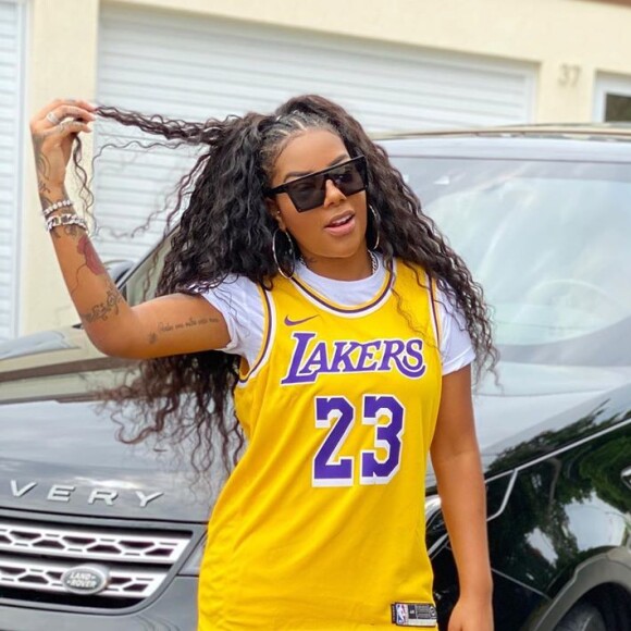 Ludmilla solta o verbo na web e internautas apontam indireta para MC Rebecca. 'Falsidade é igual barata, não tenho medo, tenho nojo', disparou cantora