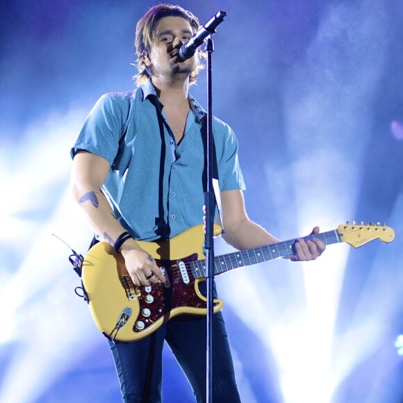 Luan Santana parou show para explicar motivo da voz embargada