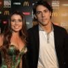 Paula Fernandes e o namorado Henrique do Valle posam para fotos na noite do Prêmio Multishow de Música Brasileira 2012.