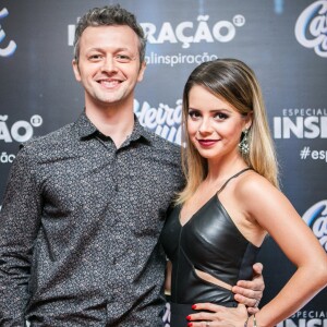 Sandy contou a Fábio Porchat que seu marido, Lucas Lima, e o filho do casal, Theo, estavam a distraindo