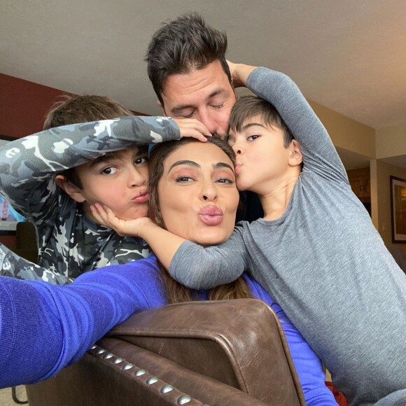 Juliana Paes é casada com o empresário Carlos Eduardo Baptista e mãe dos meninos Antônio e Pedro