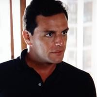 'Salve Jorge': Théo (Rodrigo Lombardi) vende o carro para pagar dívida com Lívia