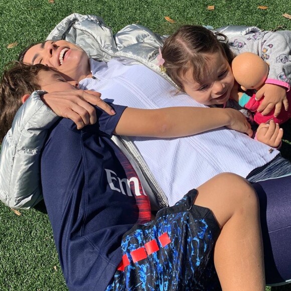 Patricia Abravanel ressaltou que impõe limites aos filhos: 'Claro que quem escolhe desobedecer sofre as consequências; fica sem iPad, tiro brinquedos, tem que pensar...!'