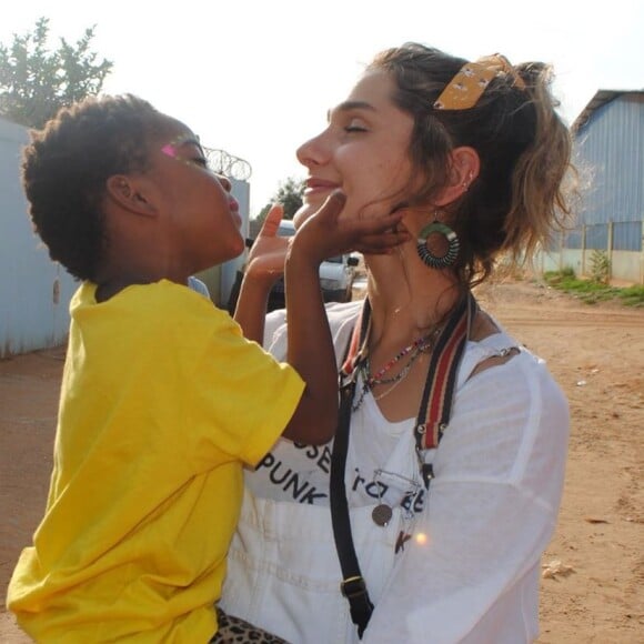 Sasha Meneghel se aproximou de João Figueiredo durante viagem missionária à África com grupo de amigos