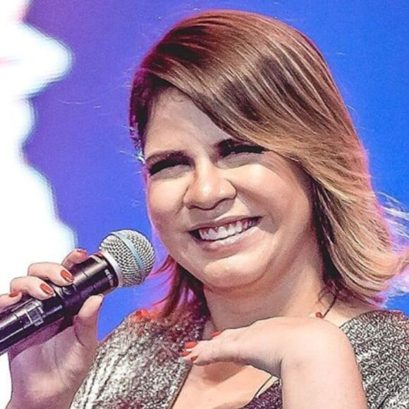 Marília Mendonça faz live e ganha pedido de famosos