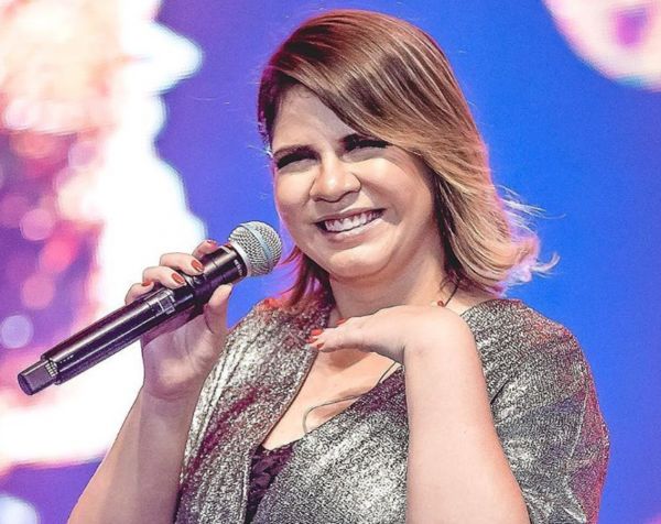 Marilia Mendonca Faz Live Com Ajuda De Anitta Maiara E Mais Famosos Entenda Purepeople marilia mendonca faz live com ajuda de