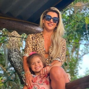 Filha de Mirella Santos, Valentina é sucesso nas redes sociais