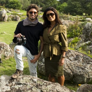 Em 'Totalmente Demais', Juliana Paes montou look monocromático para gravar cena em viagem ao Uruguai