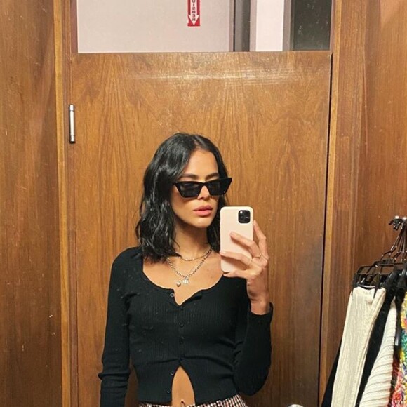 Bruna Marquezine organiza festa neon para Manu Gavassi