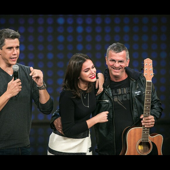 Bruna Marquezine entrega gosto musical de Telmo por Legião Urbana e entrega sobre o pai: 'Amo que você só sabe 2 músicas no violão e toca elas em looping'