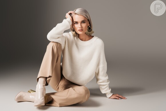 Looks básicos de inverno: suéter e calça com tecido leve e flexível para garantir conforto