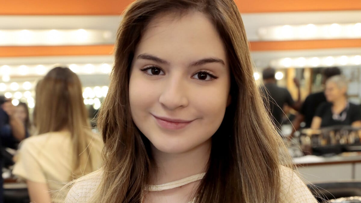 Sophia Valverde é fã do TikTok! Veja 5 dancinhas da atriz e inspire-se.  Vídeos! - Purepeople