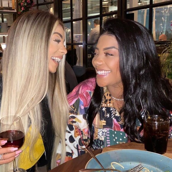 Mulher de Ludmilla, Brunna Gonçalves ganhou beijo da cantora durante live