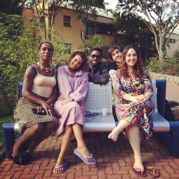 Taís Araújo posta foto ao lado de Lázaro Ramos e elenco de 'Geração Brasil' no Instagram: 'Todo amor do mundo', escreveu a atriz nesta segunda-feira, 27 de outubro de 2014