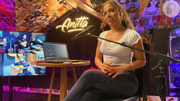 Anitta comandou uma live neste domingo, 10 de maio de 2020