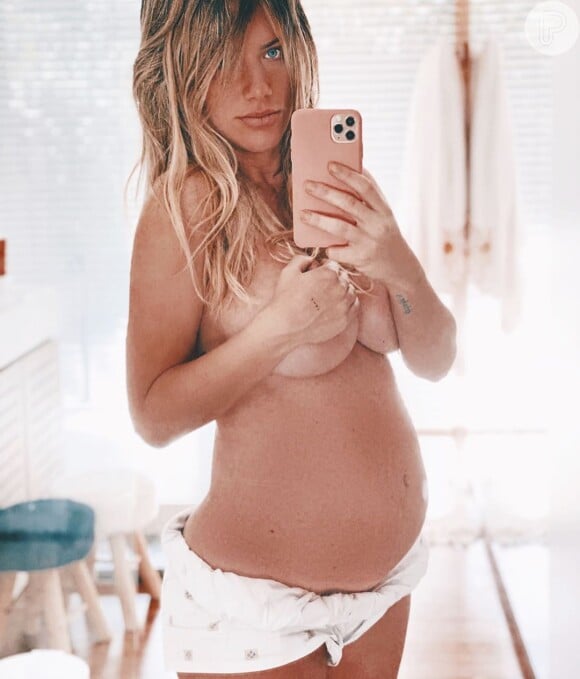 Giovanna Ewbank exibiu a barriga de 7 meses de gravidez em foto sem sutiã