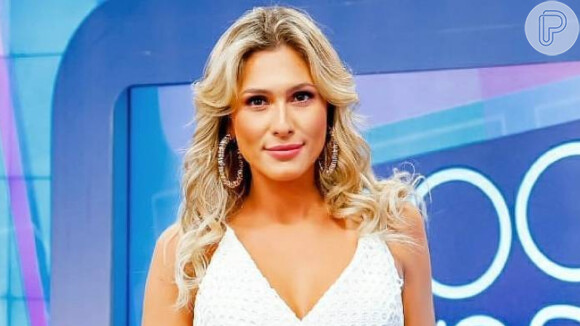 Lívia Andrade foi afastada do programa 'Triturando' por ordem de Silvio Santos, diz o colunista de TV Daniel Castro