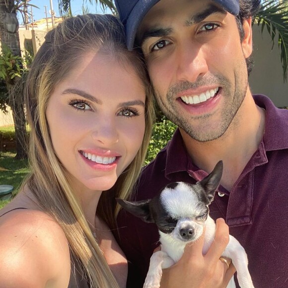 Bárbara Evans dispensa vestido de noiva e maquiagem em casamento